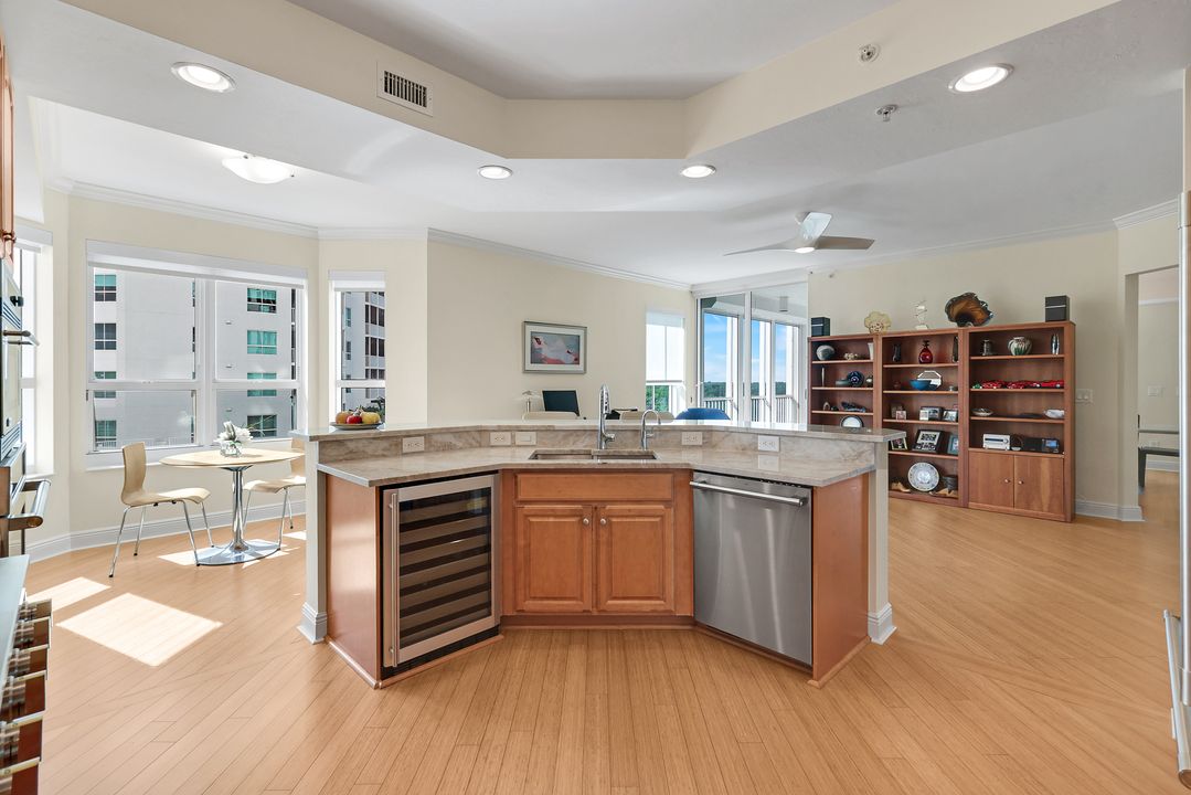 285 Grande Way #401, Naples, FL 34110