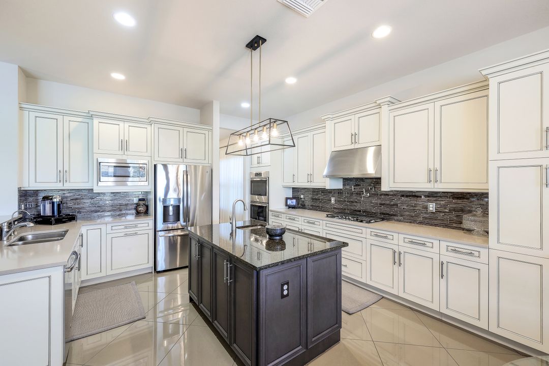 4679 Azalea Dr, Naples, FL 34119