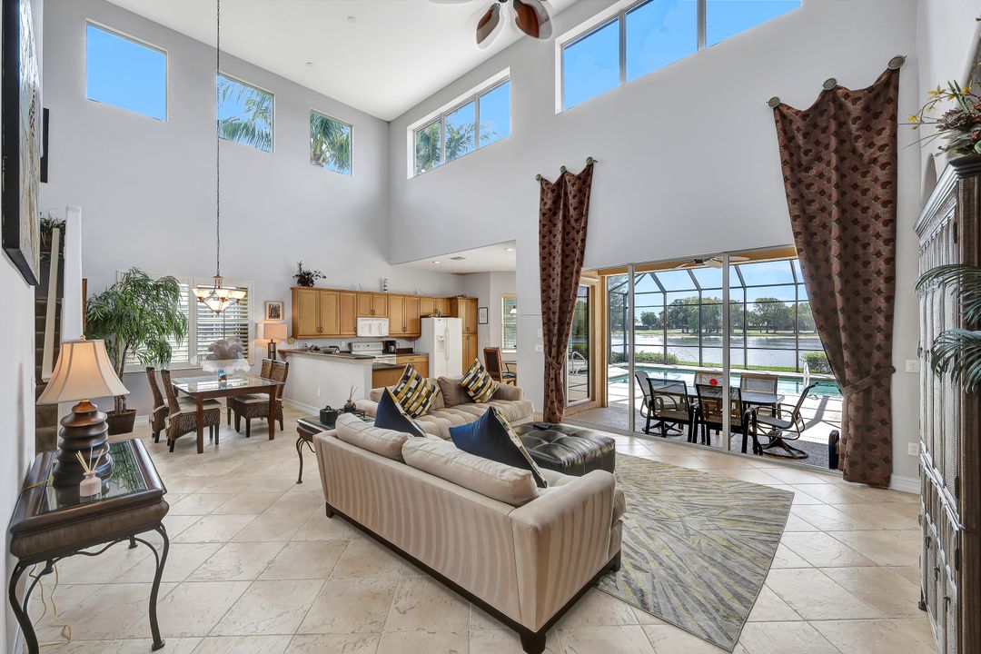 6172 Dogleg Dr, Naples, FL 34113