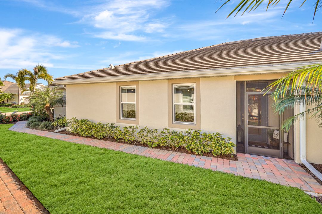 14863 Edgewater Cir, Naples, FL 34114