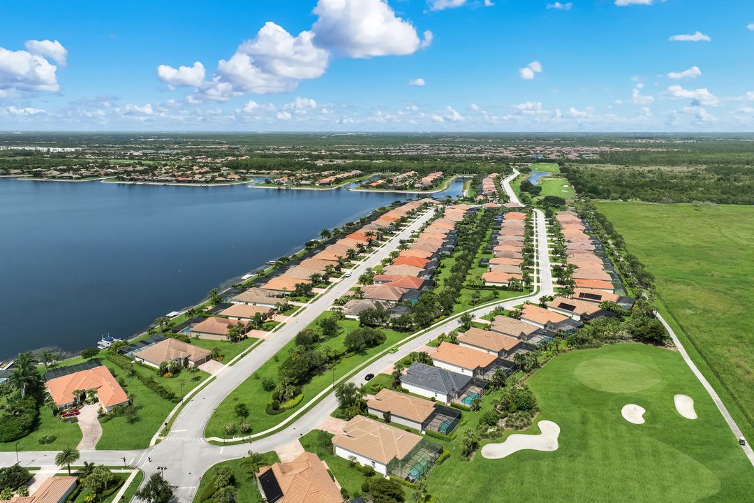 9259 Fieldstone Ln, Naples, FL 34120