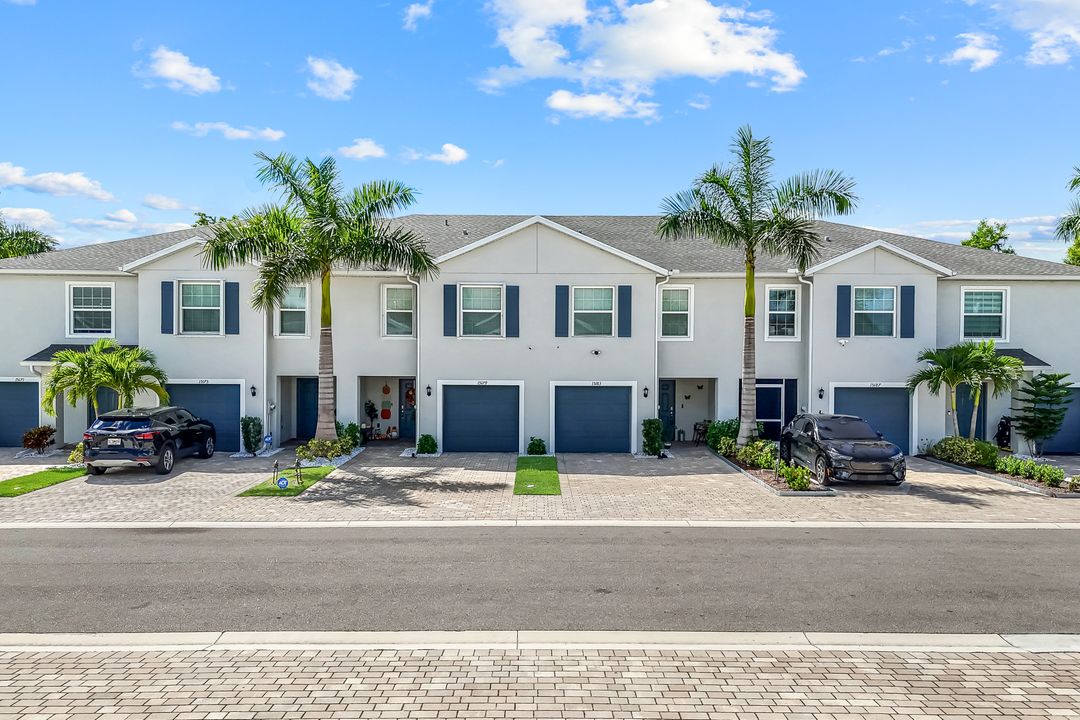 15171 Wildflower Cir, Naples, FL 34119