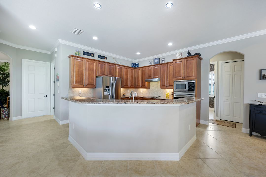 10026 Lions Bay Ct, Naples, FL 34120