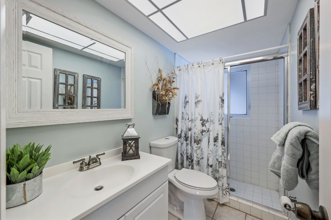 289 Burning Tree Dr, Naples, FL 34105