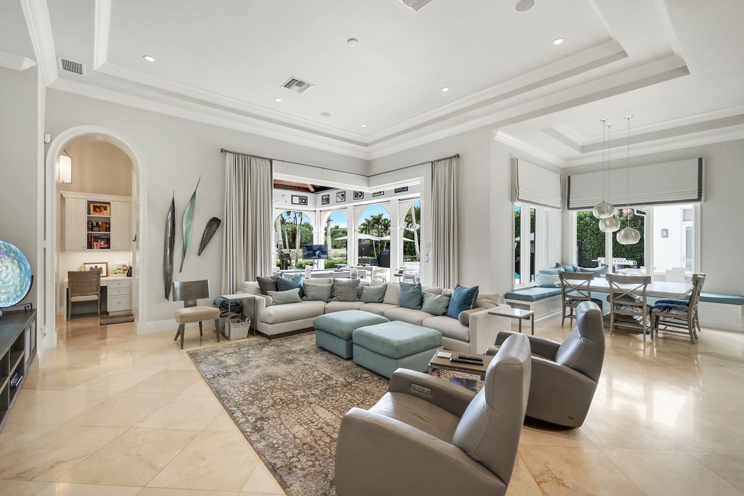 2885 Escada Ct, Naples, FL 34109