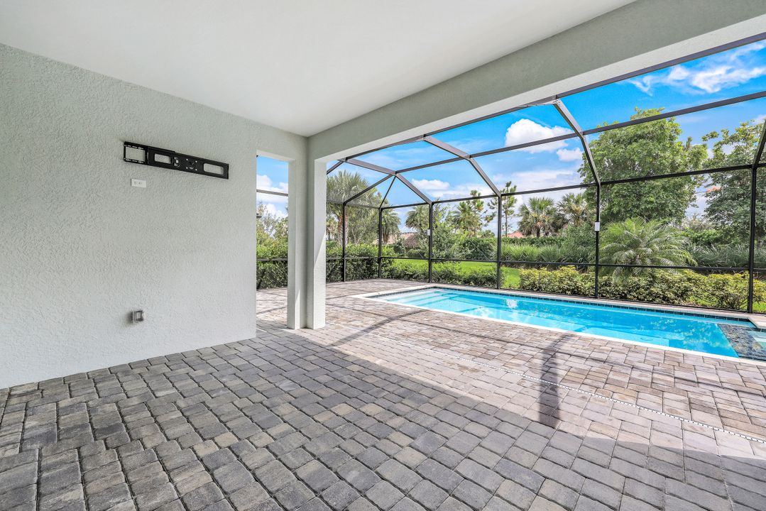 2366 Tangerine Ln, Naples, FL 34120