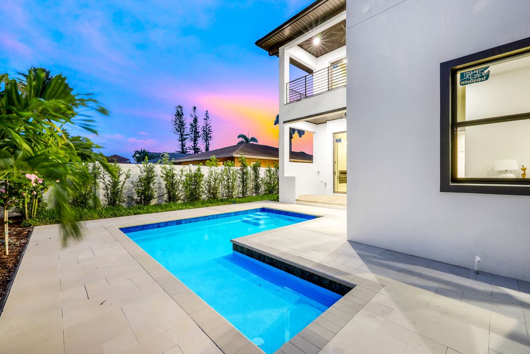 524 103rd Ave N, Naples, FL 34108