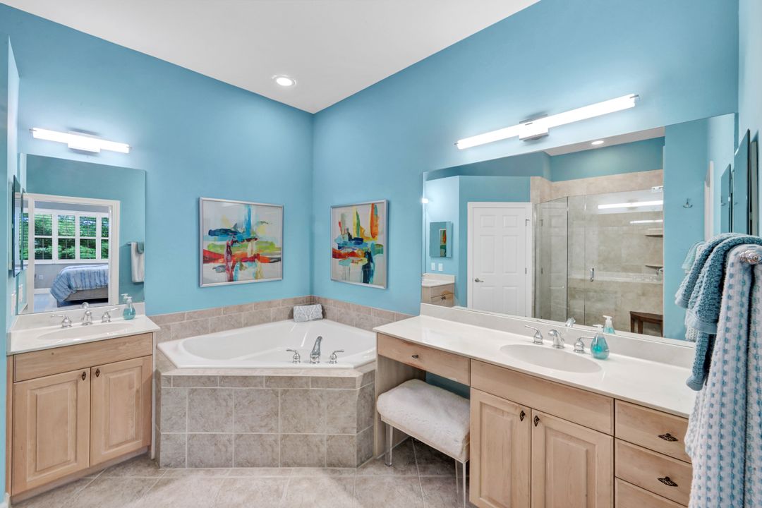 8755 Coastline Ct #202, Naples, FL 34120