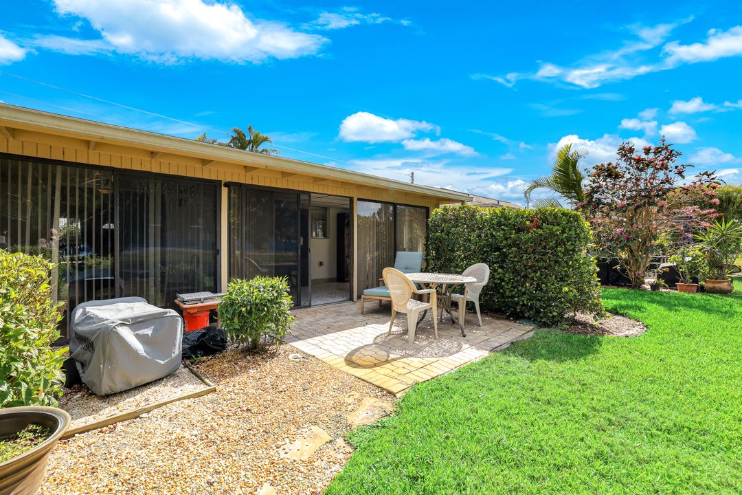 561 Palm View Dr, Naples, FL 34110