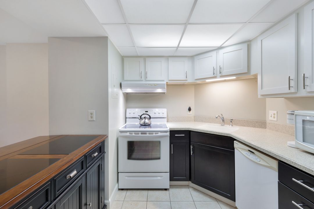 3 Bluebill Ave #206, Naples, FL 34108