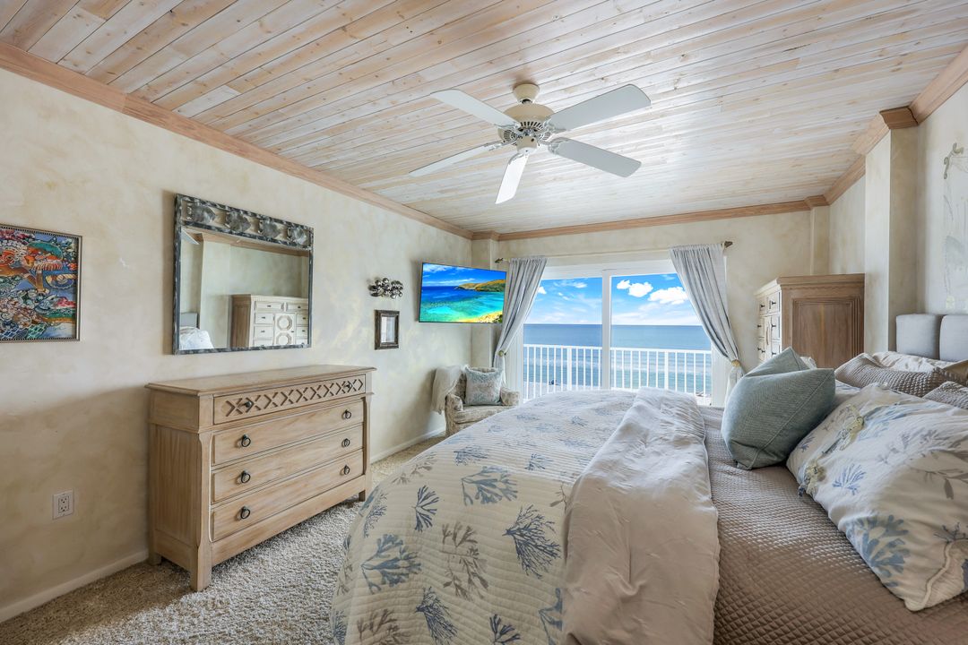 1977 Gulf Shore Blvd N #303, Naples, FL 34102