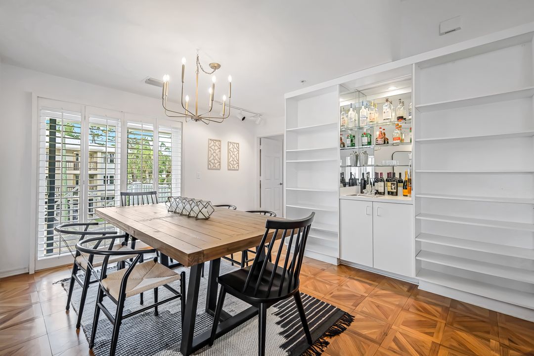 433 2nd St S, Naples, FL 34102