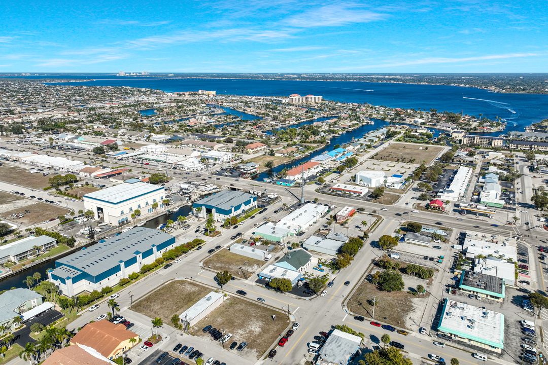 4632 SE 15th Ave, Cape Coral, FL 33904