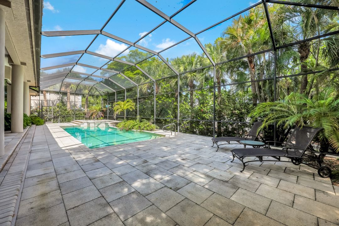 258 9th Ave S, Naples, FL 34102