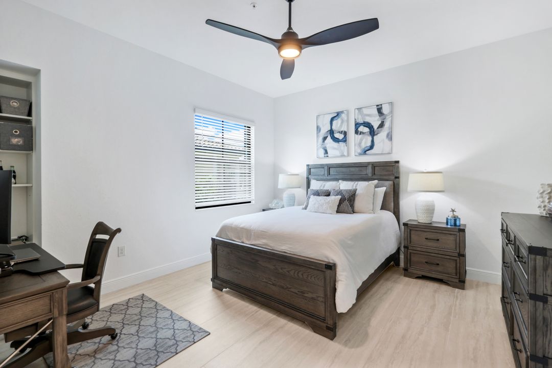 2472 Breakwater Wy #11-202, Naples, FL 34112