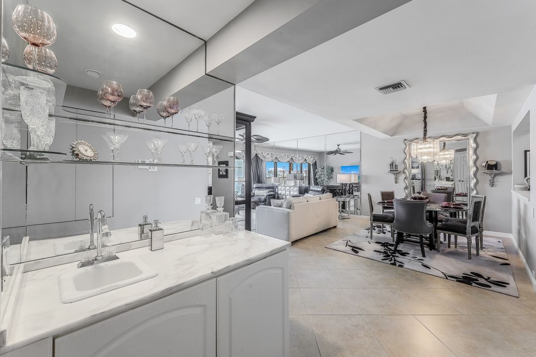 322 La Peninsula Blvd #322, Naples, FL 34113