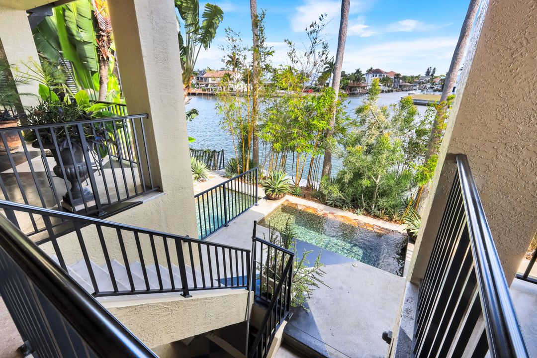 290 Channel Dr, Naples, FL 34108