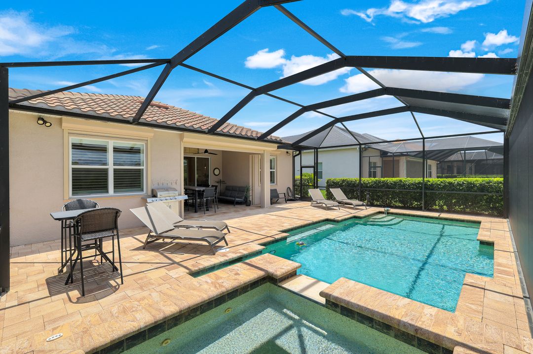 9263 Fieldstone Ln, Naples, FL 34120