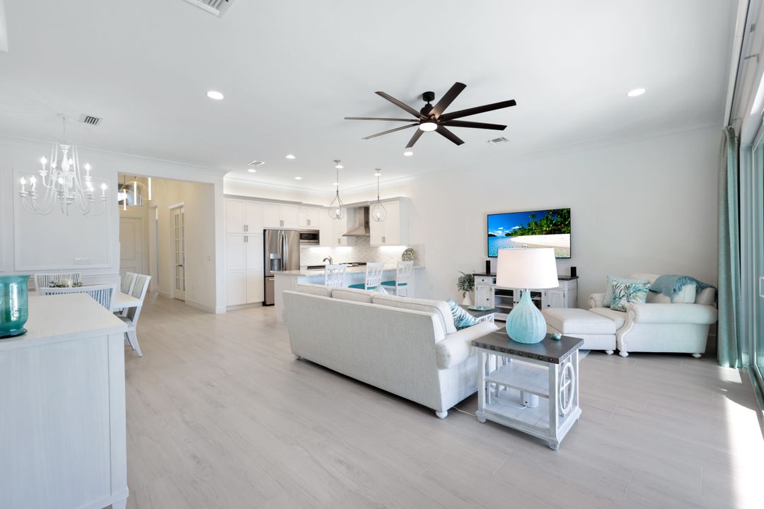 11555 Jacaranda Dr, Naples, FL 34120