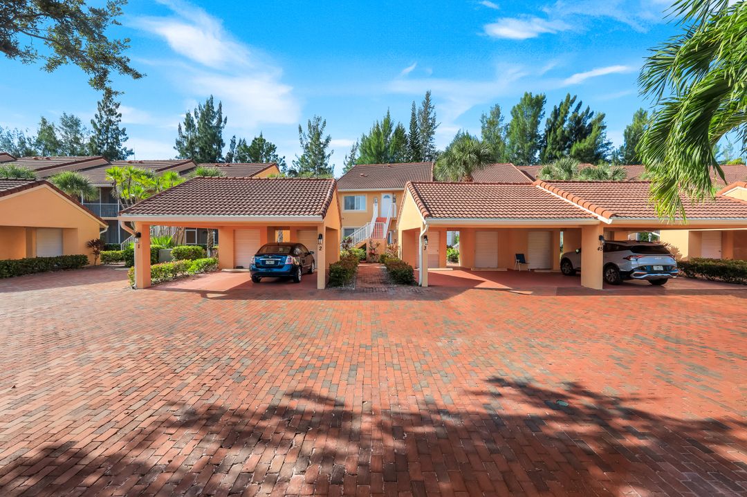 1660 Windy Pines Dr #4, Naples, FL 34112