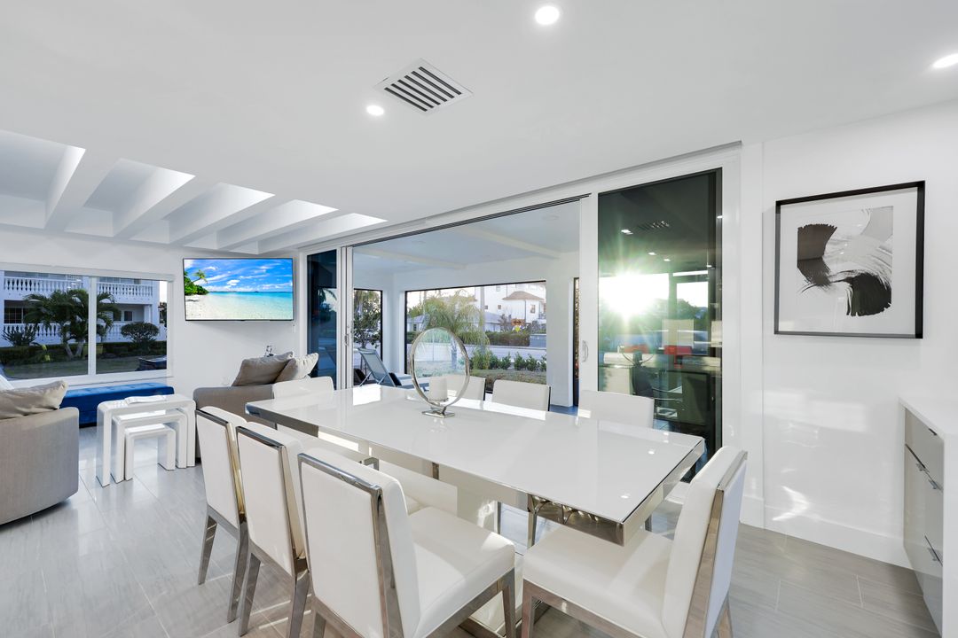 10002 Vanderbilt Dr, Naples, FL 34108