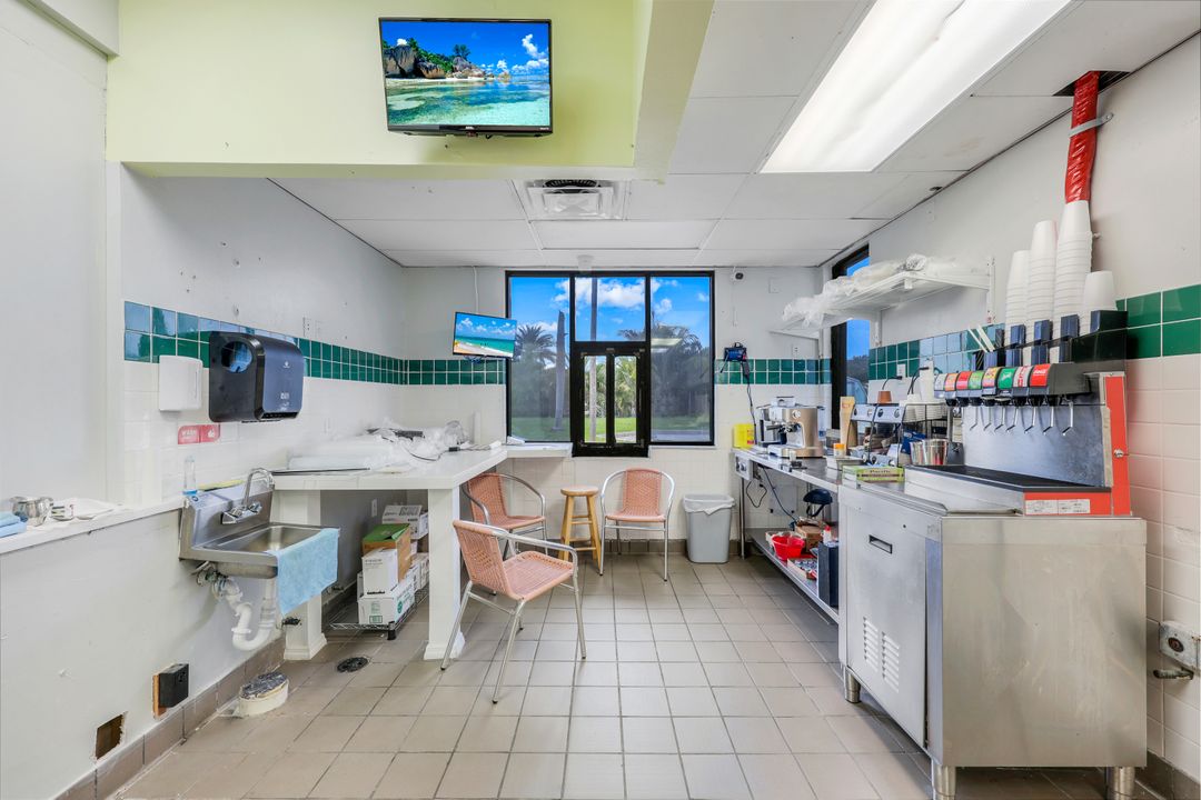 10493 Stringfellow Rd, Bokeelia, FL 33922