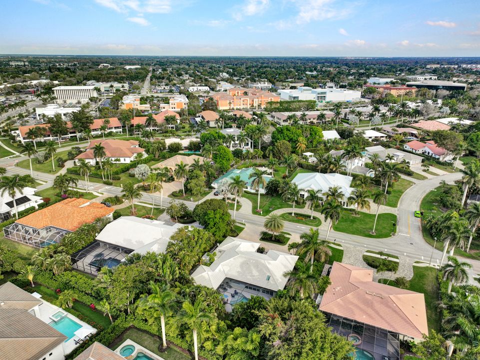 735 Old Trail Dr, Naples, FL 34103