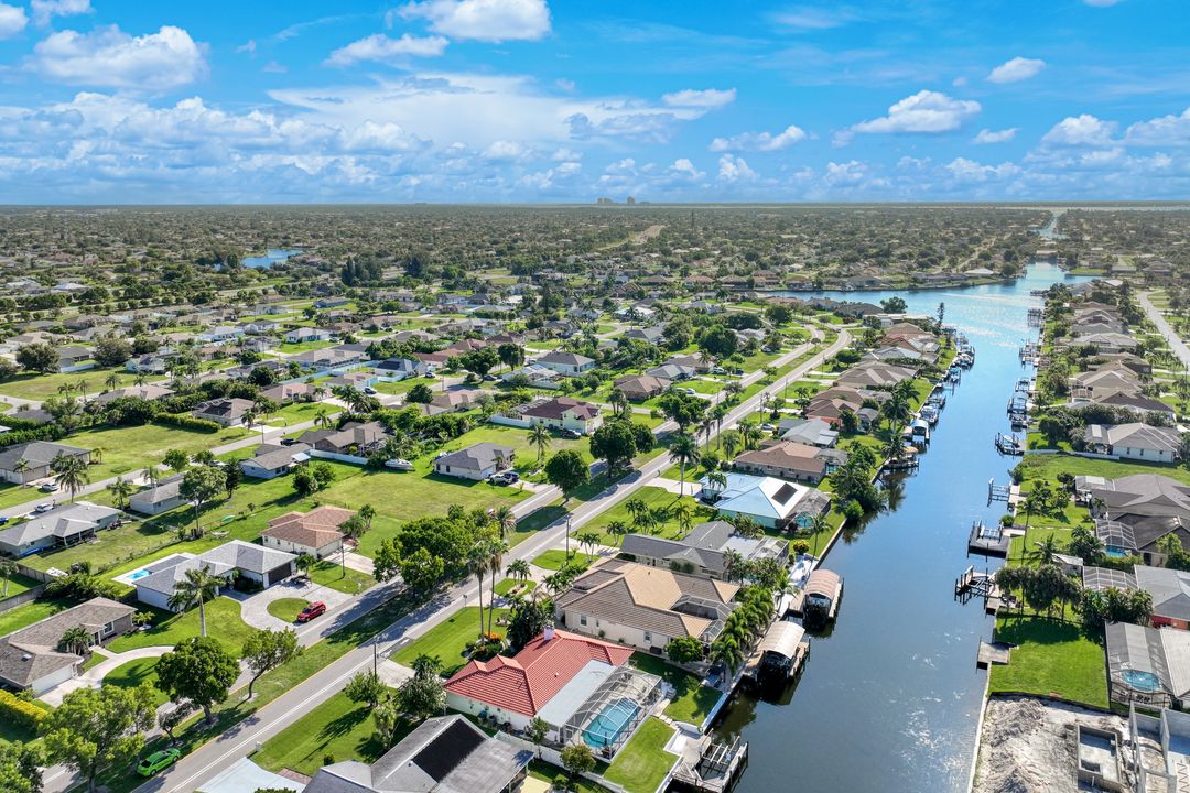212 Kamal Pkwy, Cape Coral, FL 33904