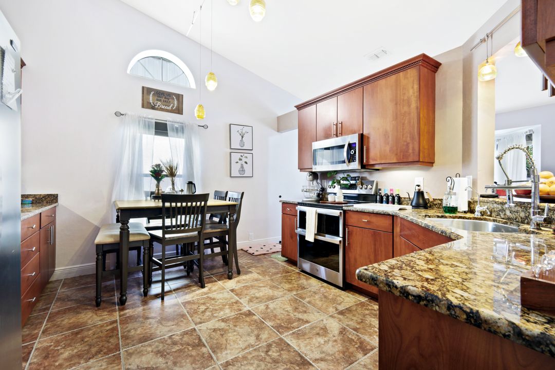 13095 Regent Cir, Fort Myers, FL 33966