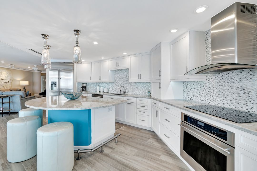 4041 Gulf Shore Blvd N #703, Naples, FL 34103