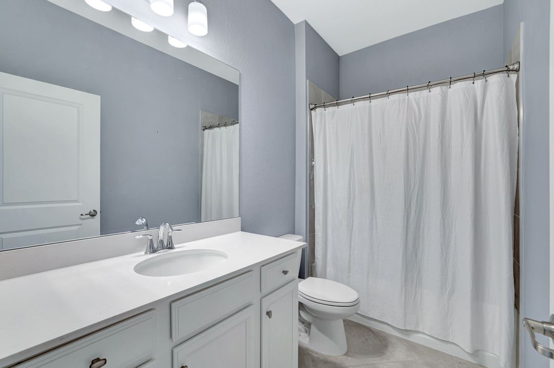 2567 Vine Ave, Naples, FL 34120