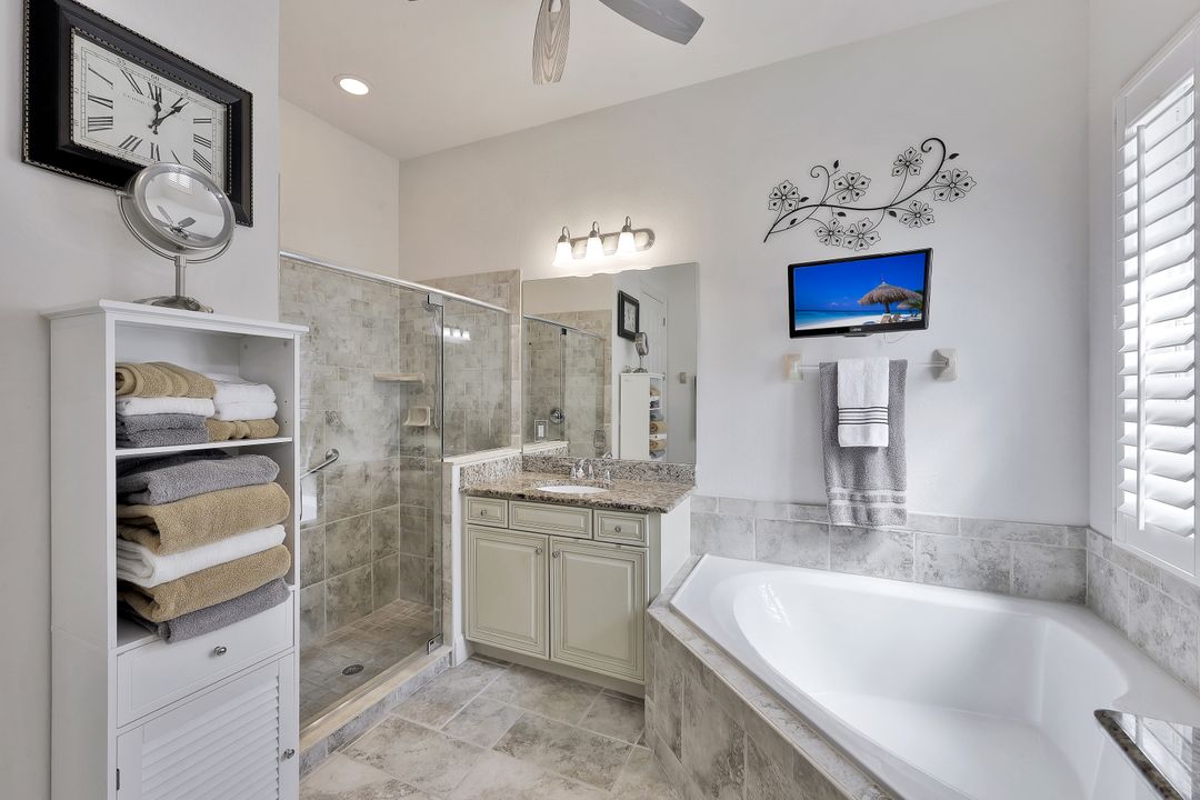 8130 Valiant Dr, Naples, FL 34104