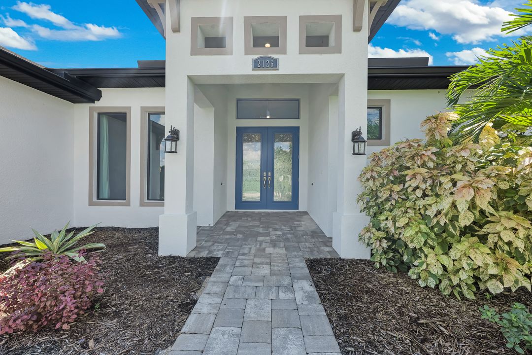 2126 NE 2nd St, Cape Coral, FL 33909