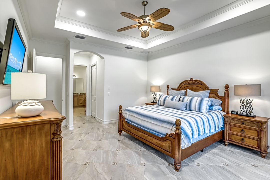 7523 Moorgate Point Way, Naples, FL 34113