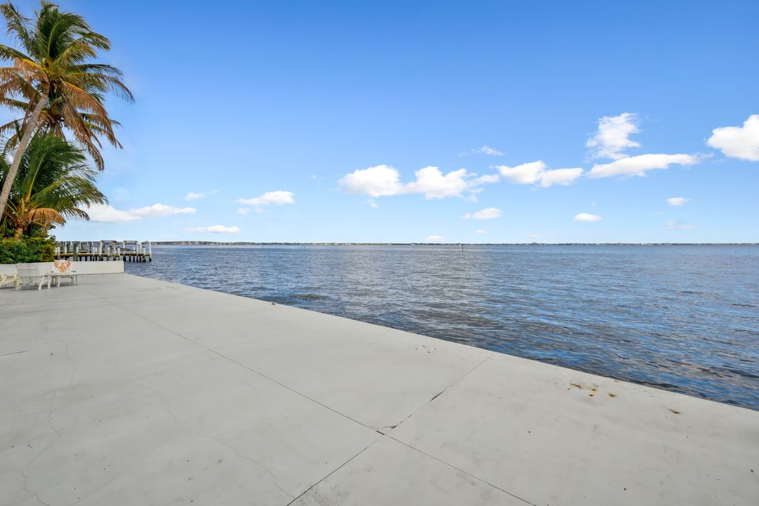 2302 SE 28th St, Cape Coral, FL 33904