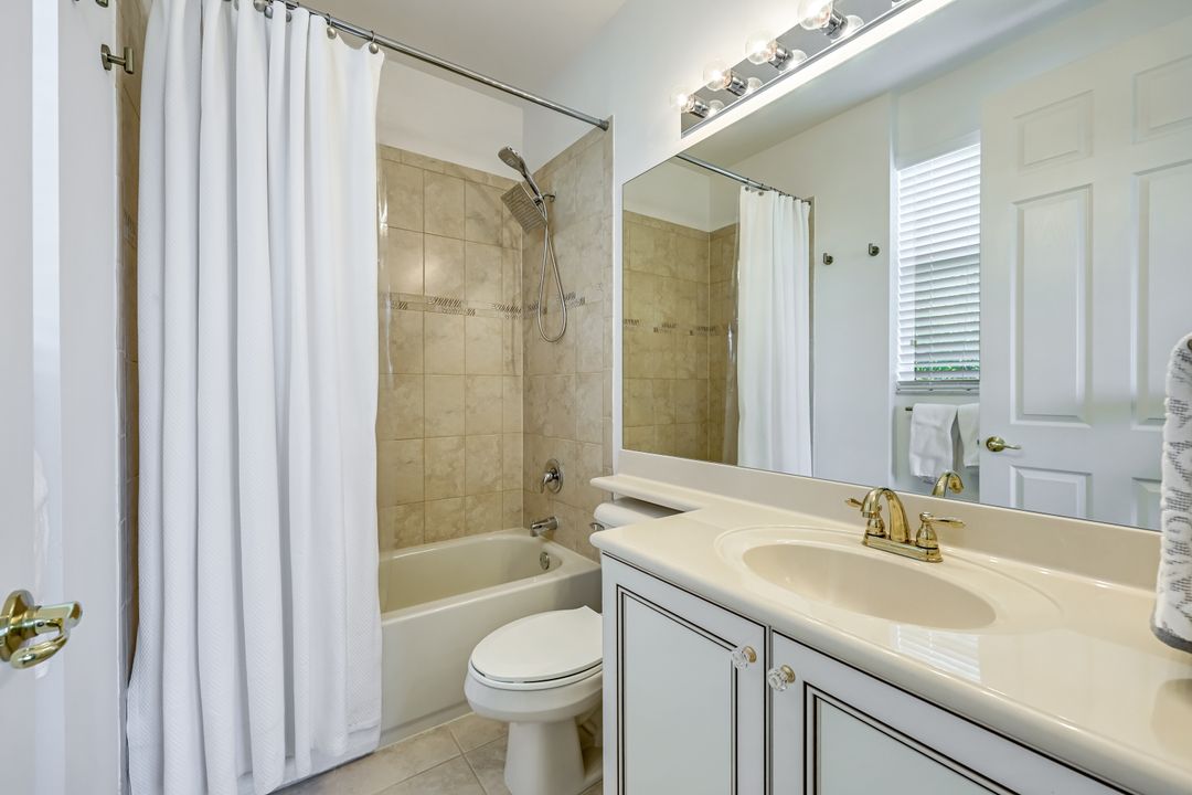 6582 Monterey Point, Naples, FL 34105