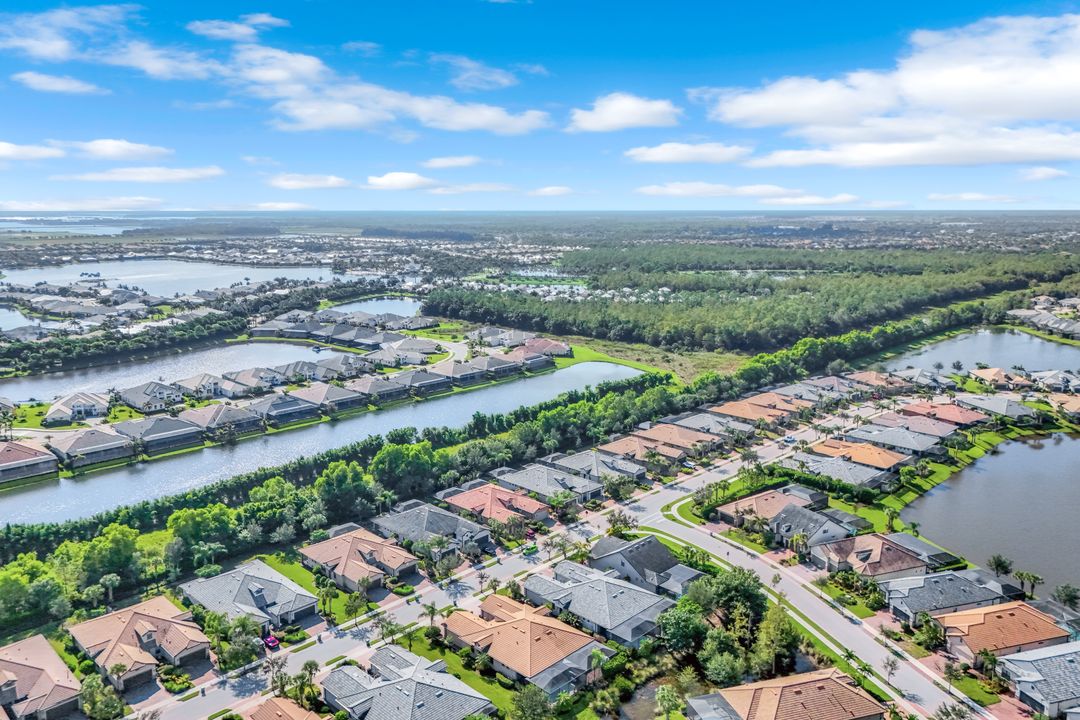 7659 Jacaranda Ln, Naples, FL 34114