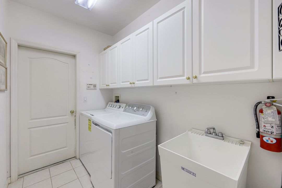 1082 Jardin Dr, Naples, FL 34104