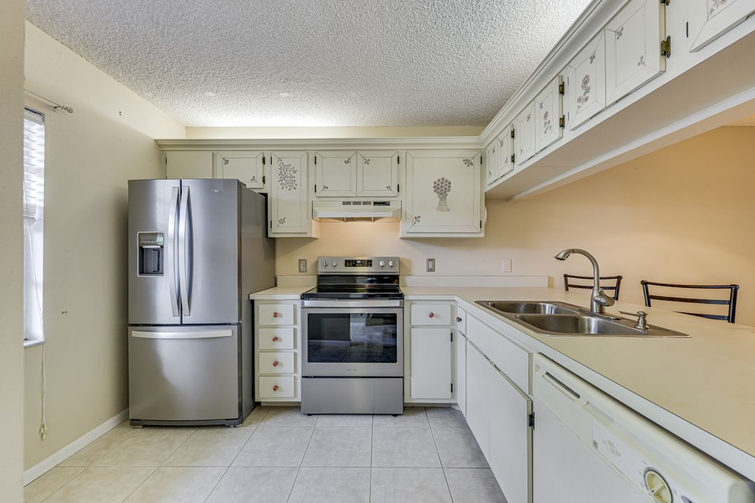1702 Kings Lake Blvd #102, Naples, FL 34112