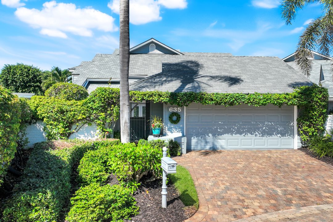 635 Bridge Way Ln, Naples, FL 34108