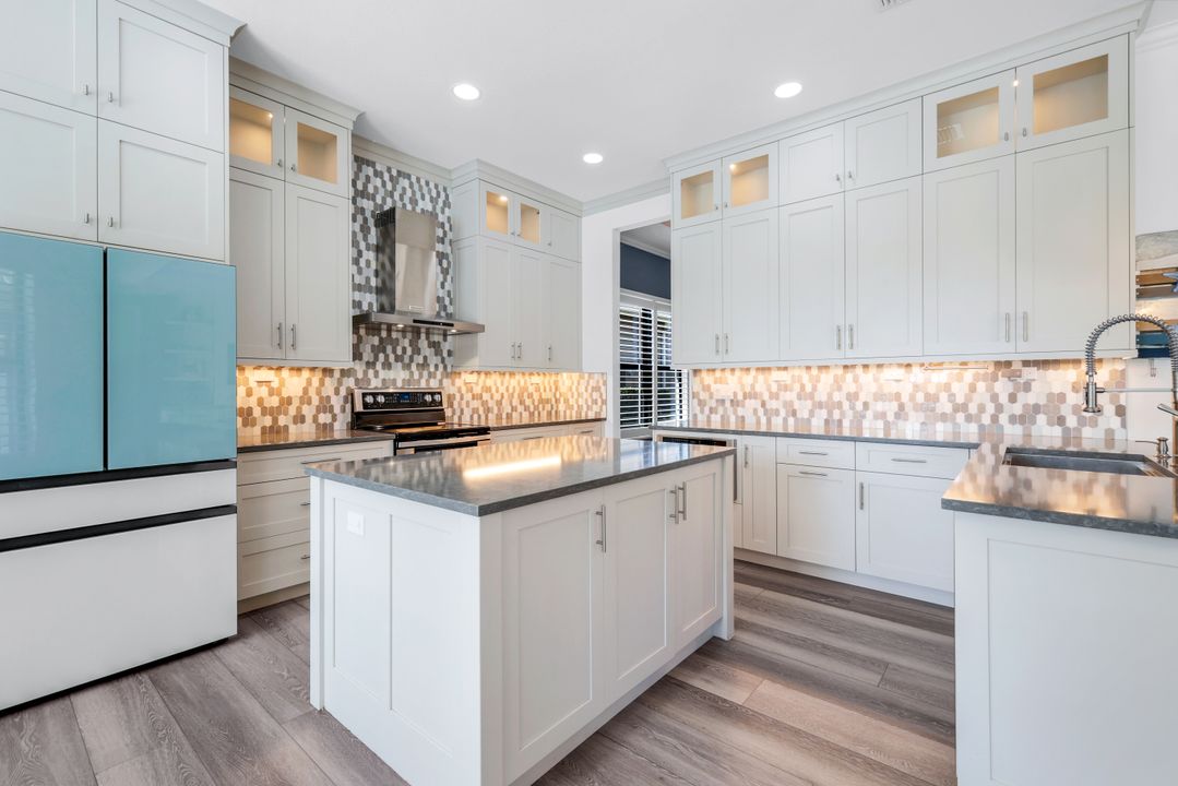 2704 Crystal Way, Naples, FL 34119
