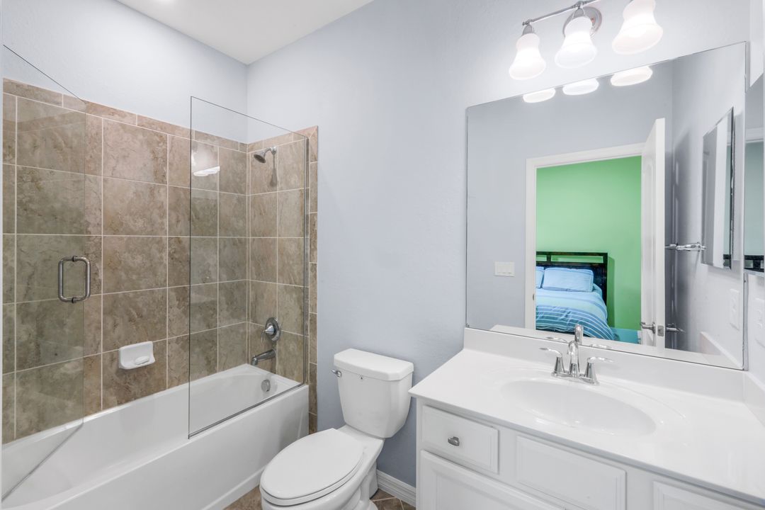 9445 Glenforest Dr, Naples, FL 34120