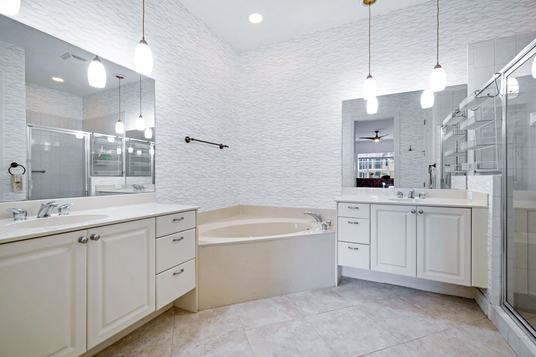 5030 Blauvelt Way #102, Naples, FL 34105