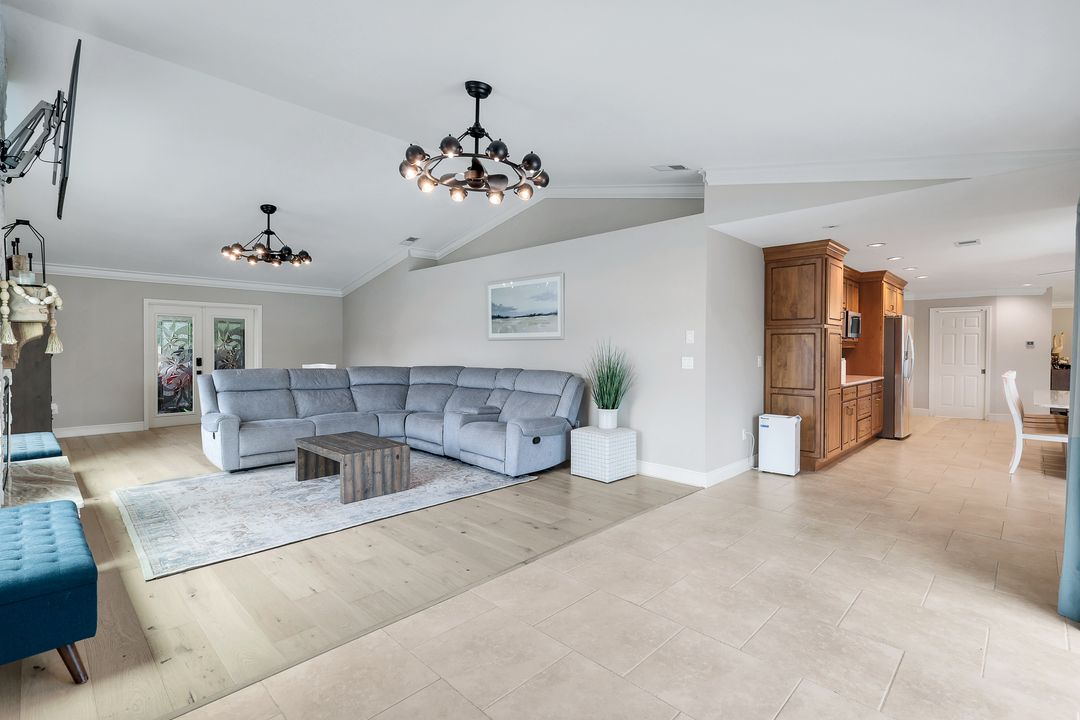 204 SE 20th Pl, Cape Coral, FL 33990