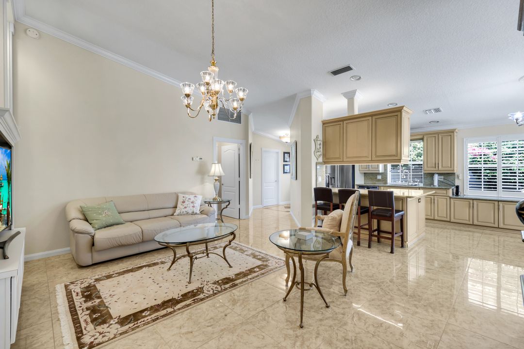 5808 Drummond Way, Naples, FL 34119