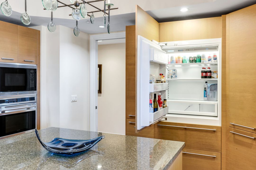 13675 Vanderbilt Dr #406, Naples, FL 34110