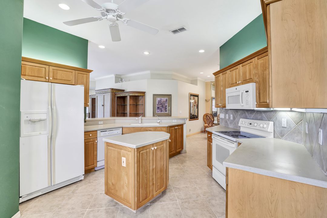 12715 Fox Ridge Dr, Bonita Springs, FL 34135