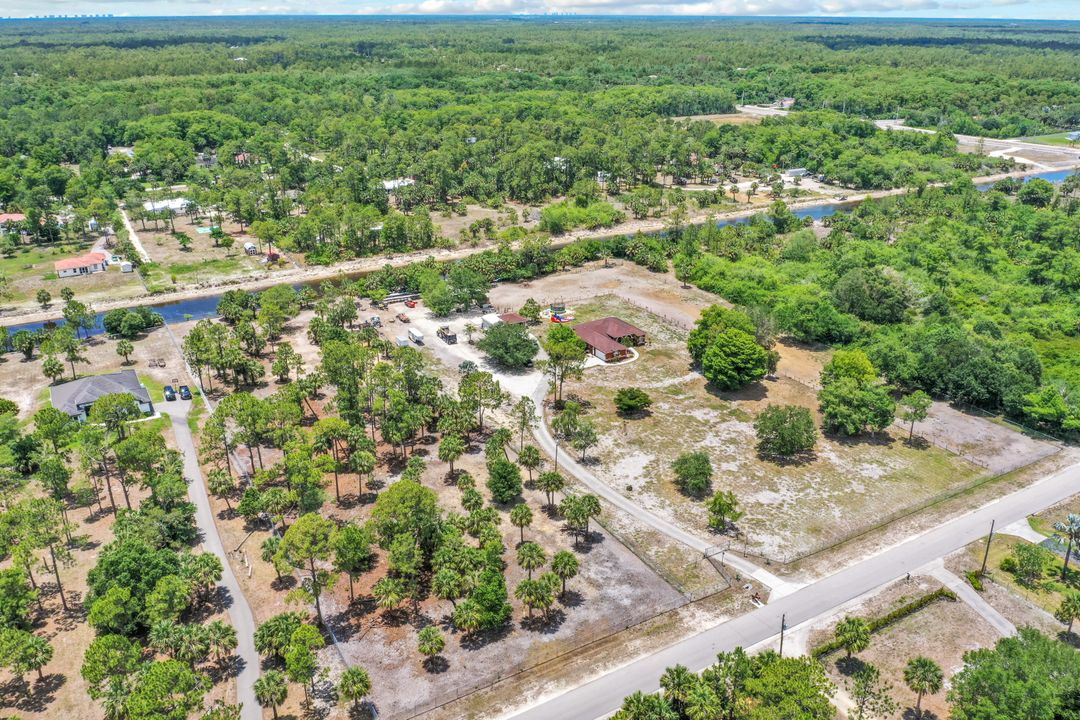 221 10th St SE, Naples, FL 34117