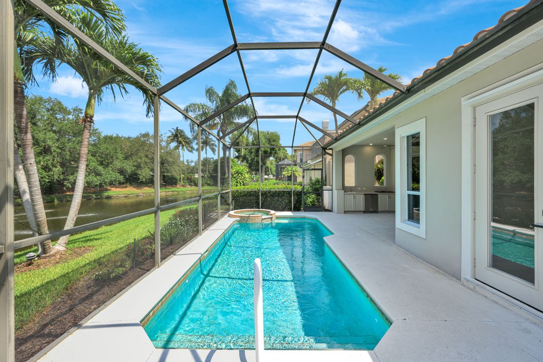 9209 Troon Lakes Dr, Naples, FL 34109