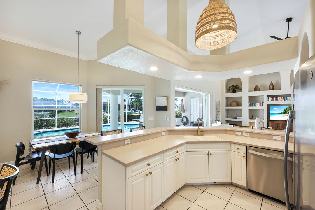 3710 SE 18th Pl, Cape Coral, FL 33904